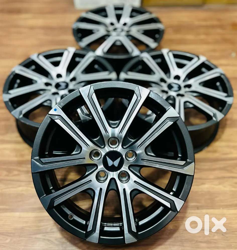 Xuv 700 Ax7L diamond cut wheels in new condition Set of 4 available