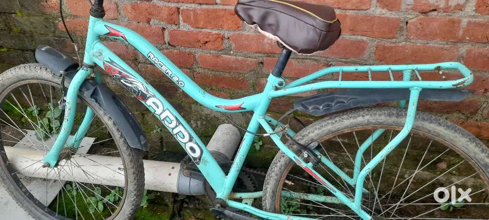 Cycle ekdam mast h 10 mahina purani h bas aage wala tyre khrab h
