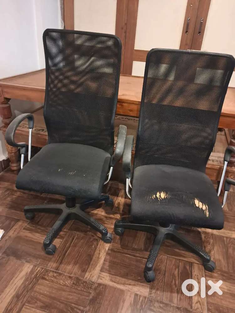 Rotating office chair