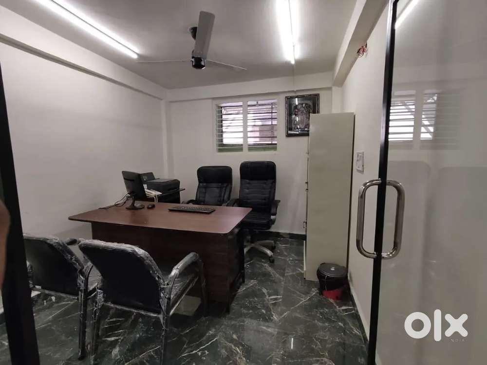 Big Luxurious Furnished office with cabin to let in Tilak Nagar Indore