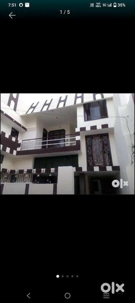 1st floor with 2 room set in posh area