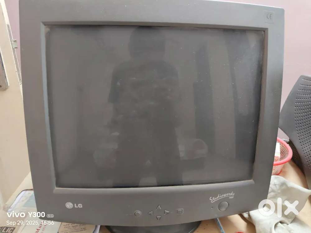 LG Studioworks CE700