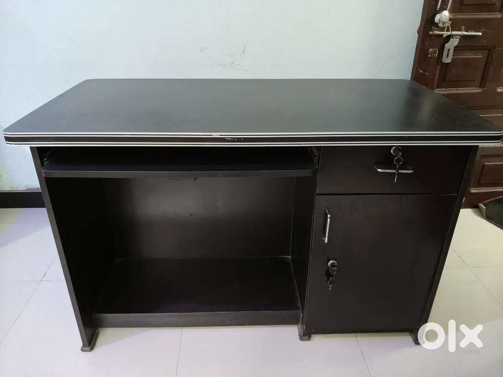 Computer Desk / Study Table with Lockable Drawer & Cabinet