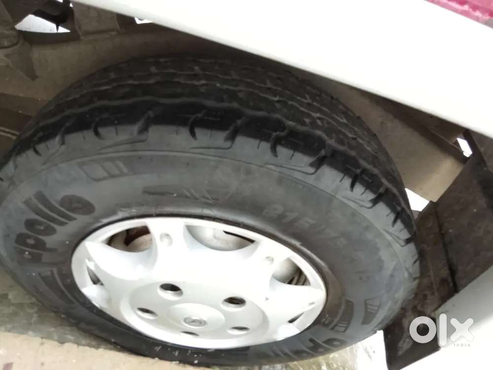Bolero SLX 7 seater new tyre new battery2028 valid