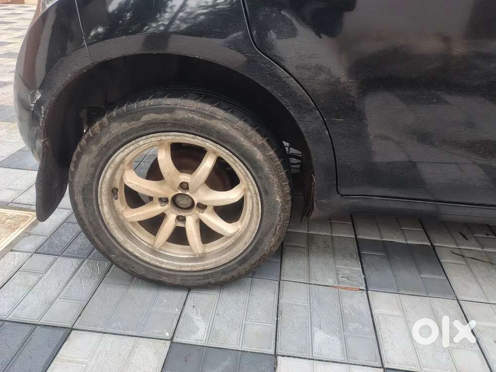 Alloy wheels