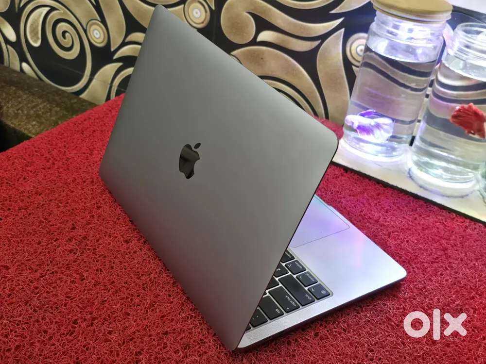 M1 Apple Macbook Pro 16gb Ram 256gb SSD Touchbar Touch ID  100% Health