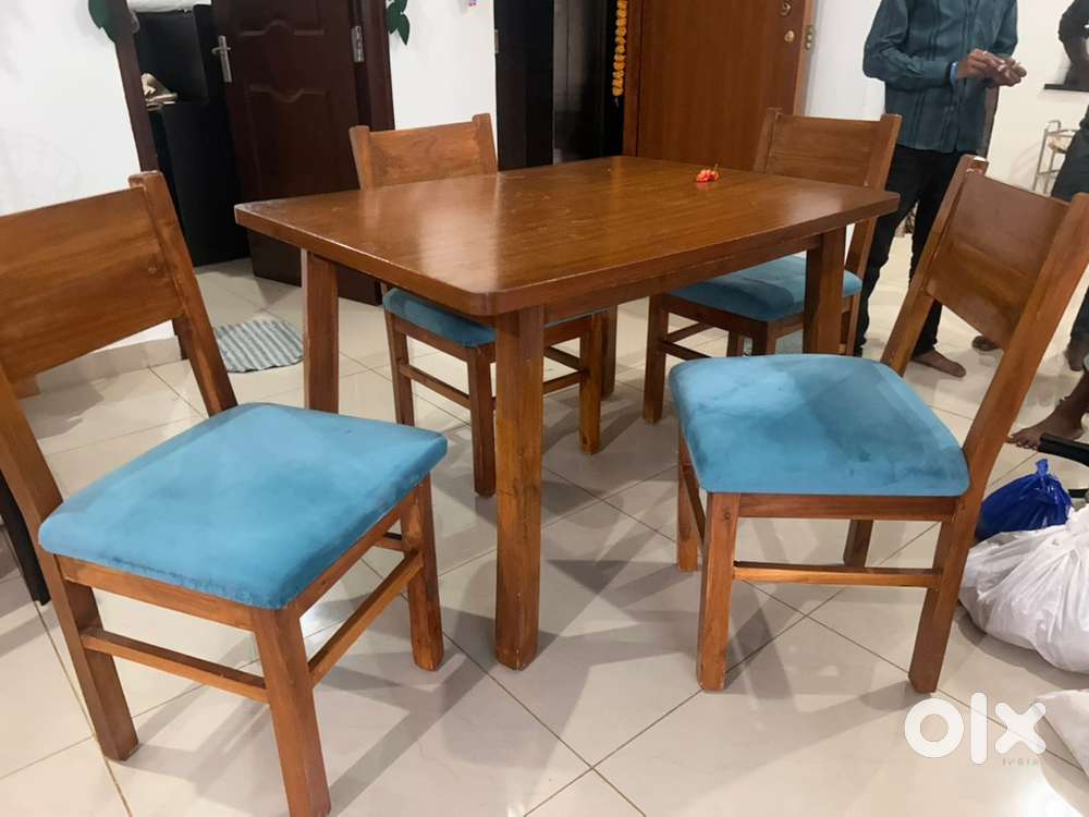 4 seater dining table