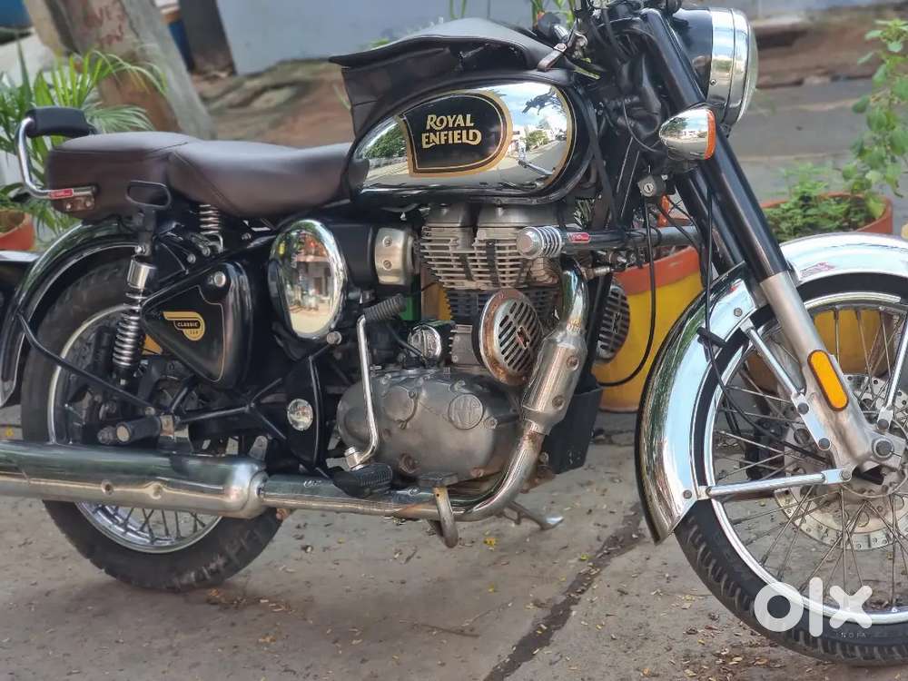 Royal Enfield classic chrome black quality vehicle