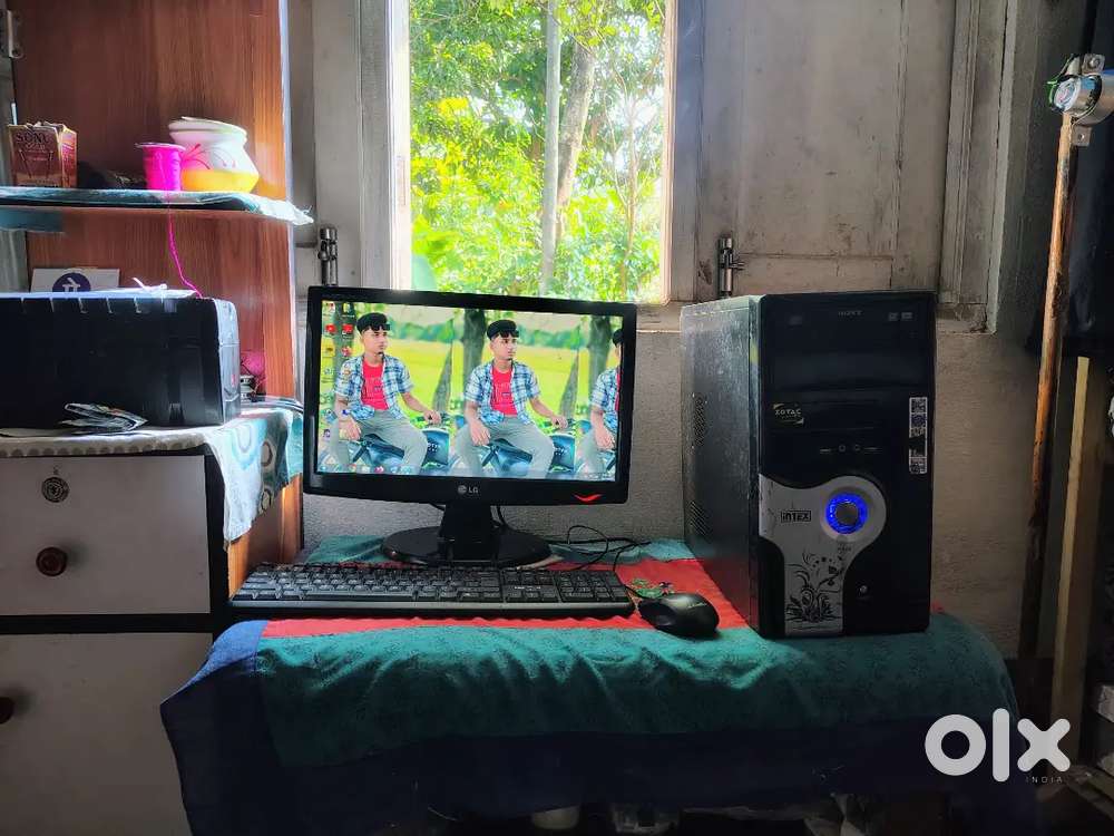 Windows 7. 64Bit 4GB Ram