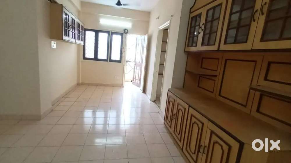 3 bhk flat semi furnished in trilanga colony