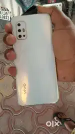 vivo Vivo V17 (ग्लेशियर आइस व्हाइट, 128 GB) (8 GB RAM)