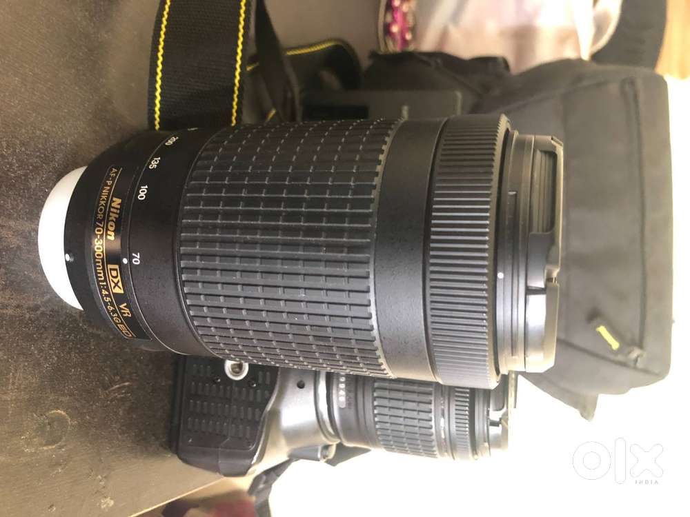 Nikon DSLR D3300. with bag and extra lens 70-300 m