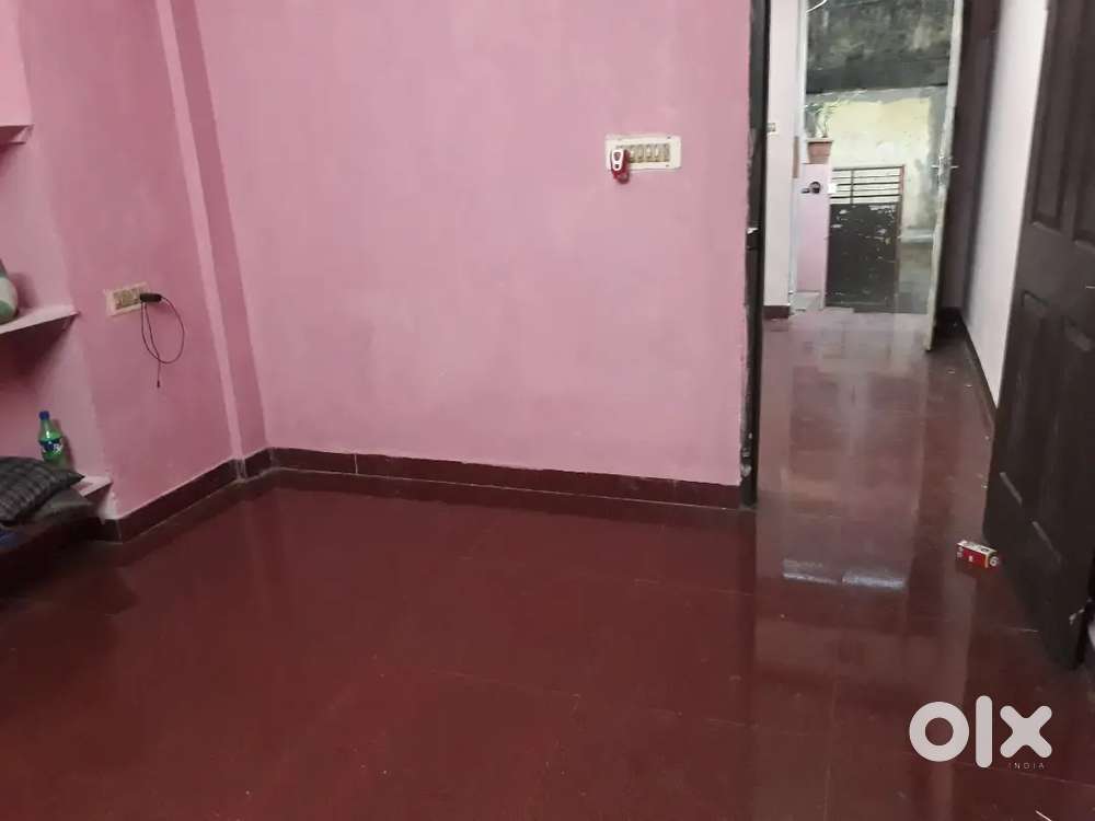 2 BHK Family/Ladies Only Scooterway Ground Floor House Rent at Statue