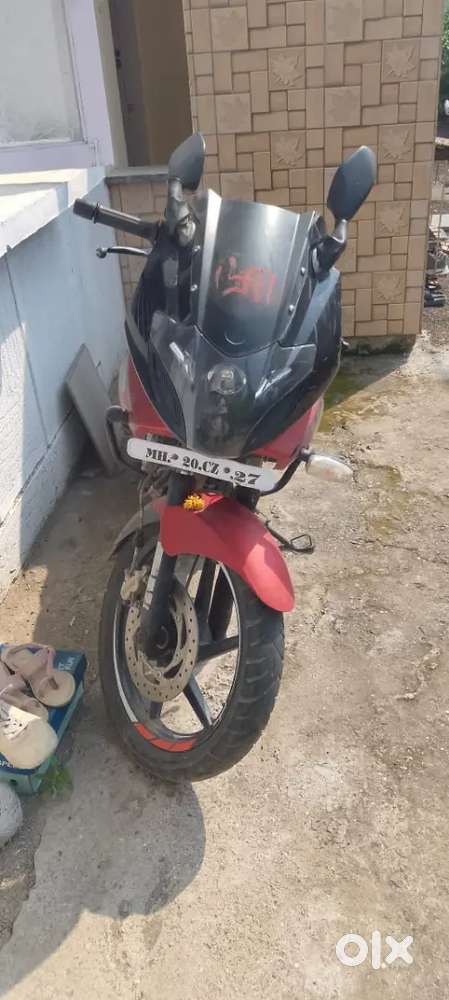 Pulsar 220 F