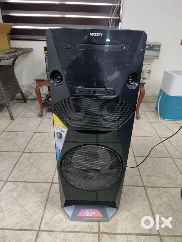 SONY PARTY SPEAKER ALMOST NEW