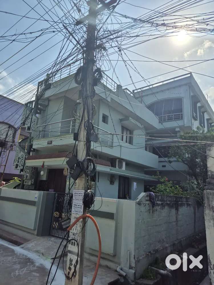 Building available for godowns shop or hoatels and commercial use