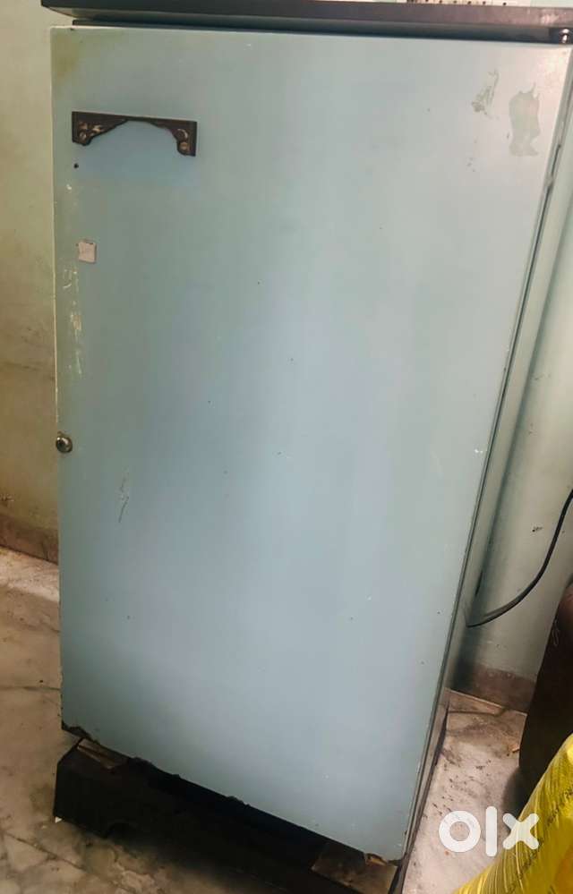Refrigerator for Sale – Excellent Condition with Working Ice Maker