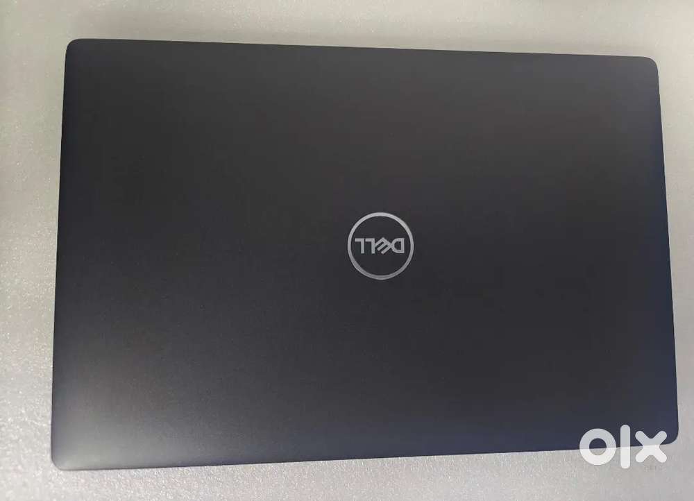 Dell 5400 laptop 
i5 8th gen processor 
8 GB Ram DDR4 
256 nvme