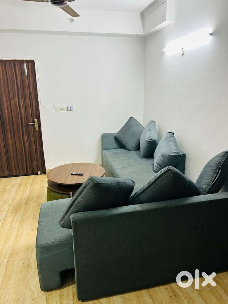 1 fully furnished room available for rent for boys