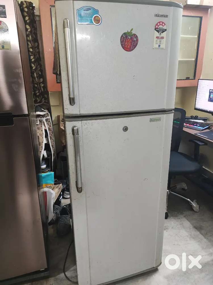 Samsung double door fridge bottom door rubber seal damaged