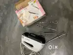 Mixer and cake mixer