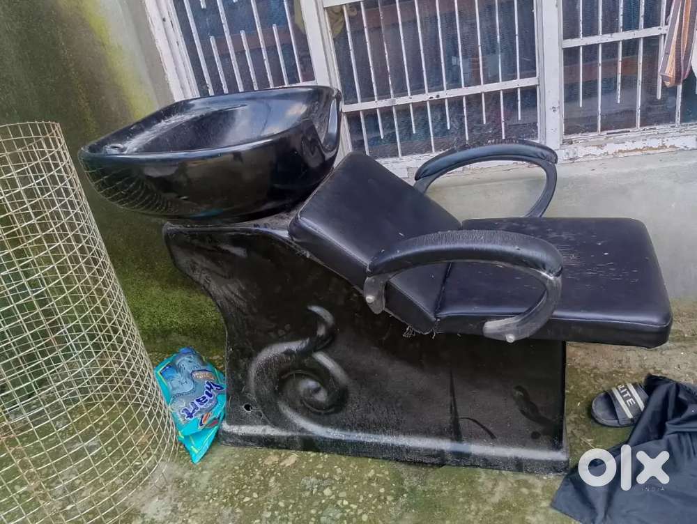 Salon shampoo station