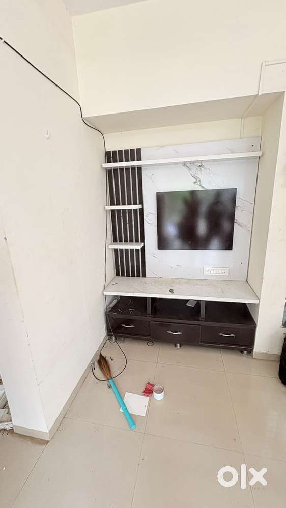 Tv Unit 5.5* 7 ft