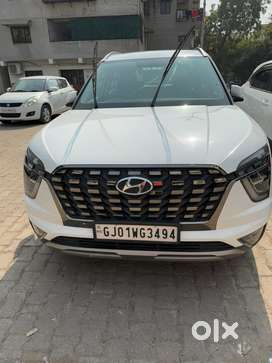 2022 Hyundai Alcazar platinum (O) 7Str, 2000cc white color, 18000kms