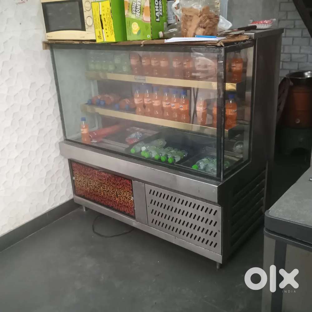 Bakery display counter