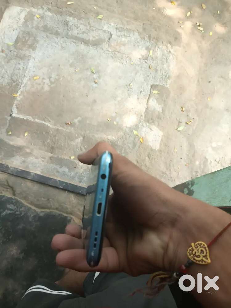 Oppo A15.   Prise 2500