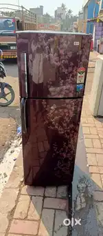 DOUBLE DOOR FRIDGE AVAILABLE FOR SALE.