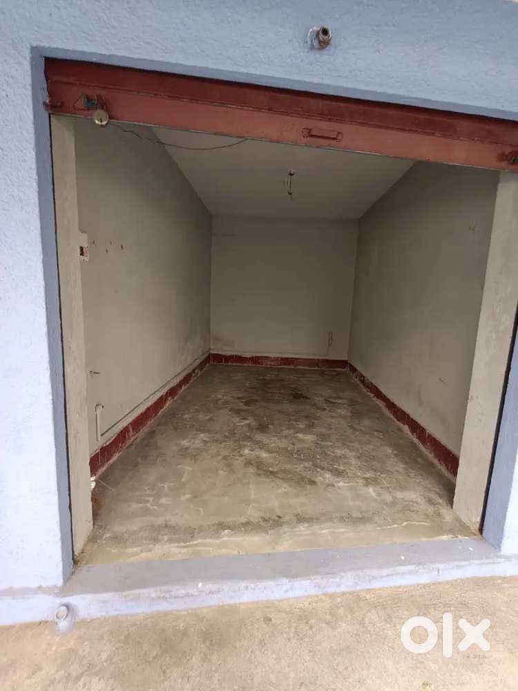 Middle shop for rent