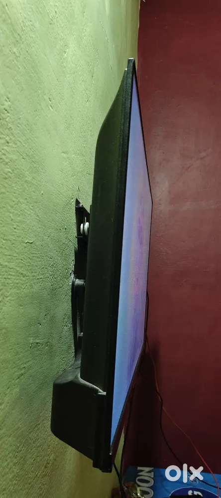 32 INCH LLOYD TV ANDROID