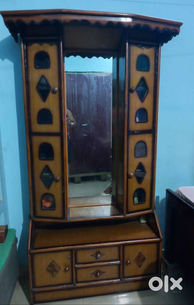 DRESSING TABLE