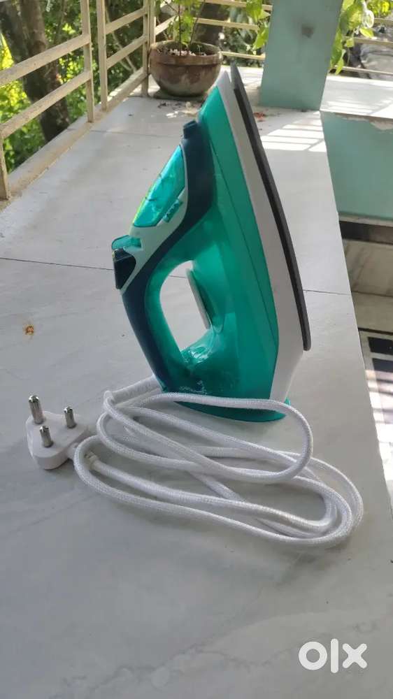 Philips DST3030/70 2400W Steam Iron – Green  Brand new  Bakhrahat