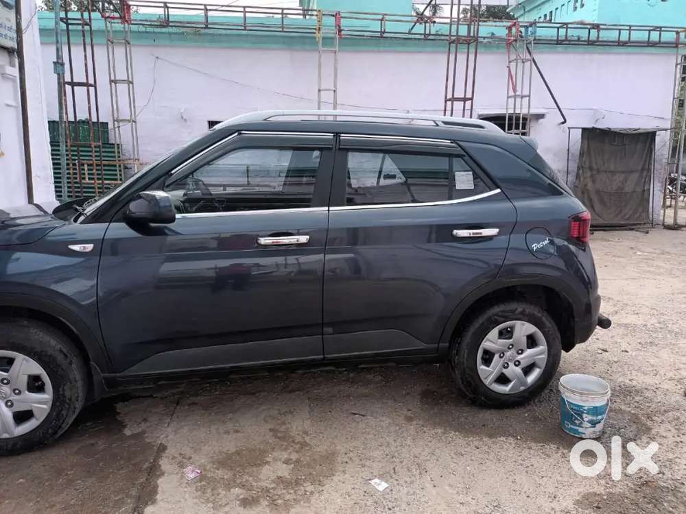 Hyundai Venue 2021 Petrol excellent condition