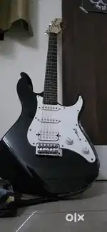 Electric Guitar Yamaha EG 112 C with custom padding and nodded pickups