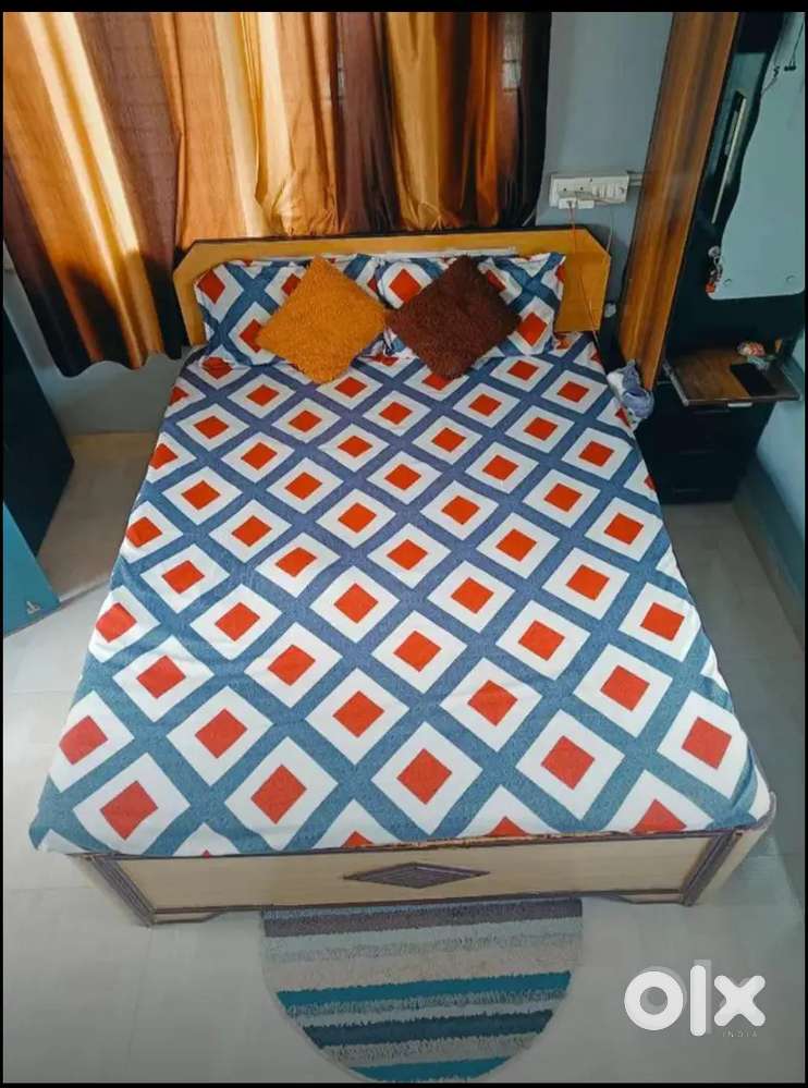 5x6 feet King size box bed with mattress