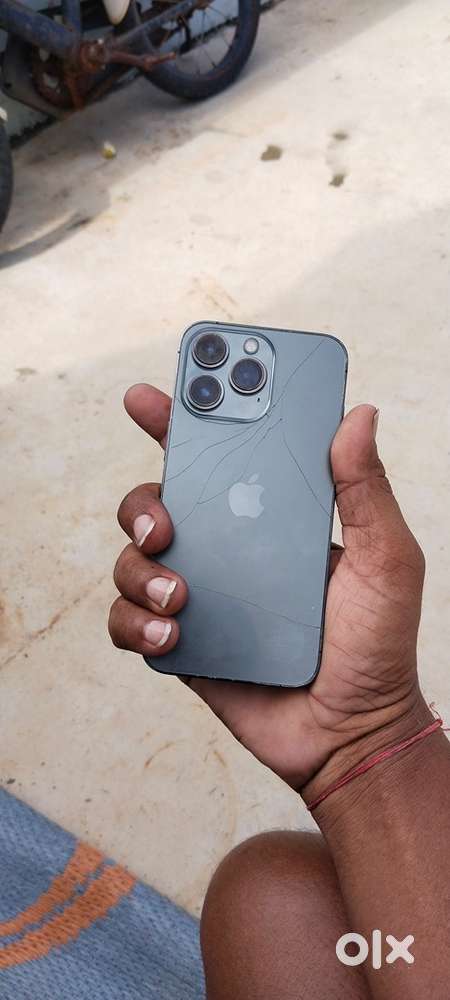 iPhone 13 pro 256gb black color