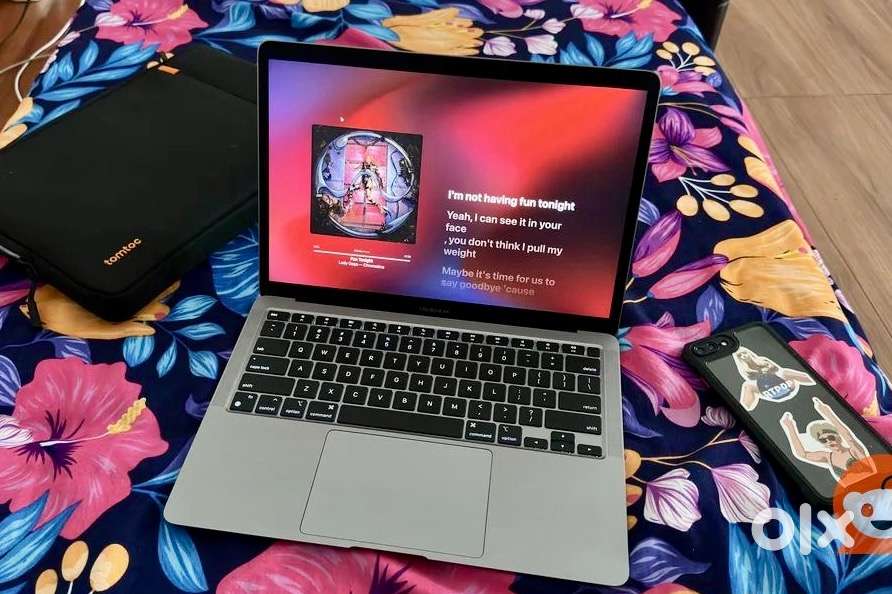Ml air apple 13” 2 year no negotiation contition is like new
