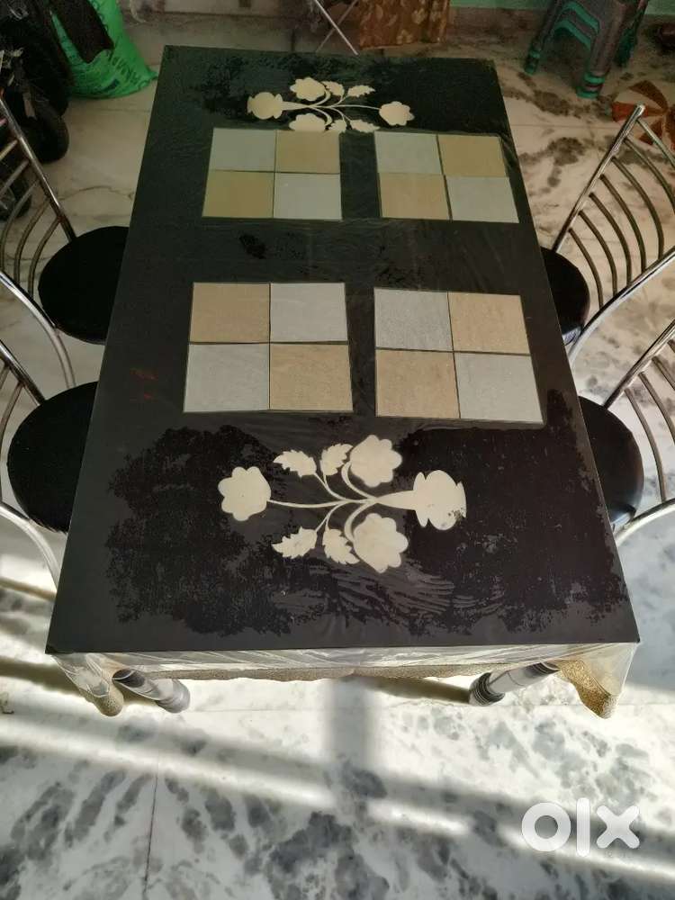 BEAUTIFUL DINNING TABLE