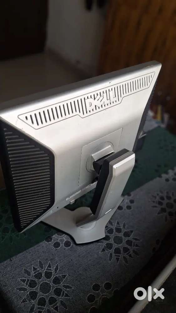 Dell Profesional 19 Inch Square LED Monitor