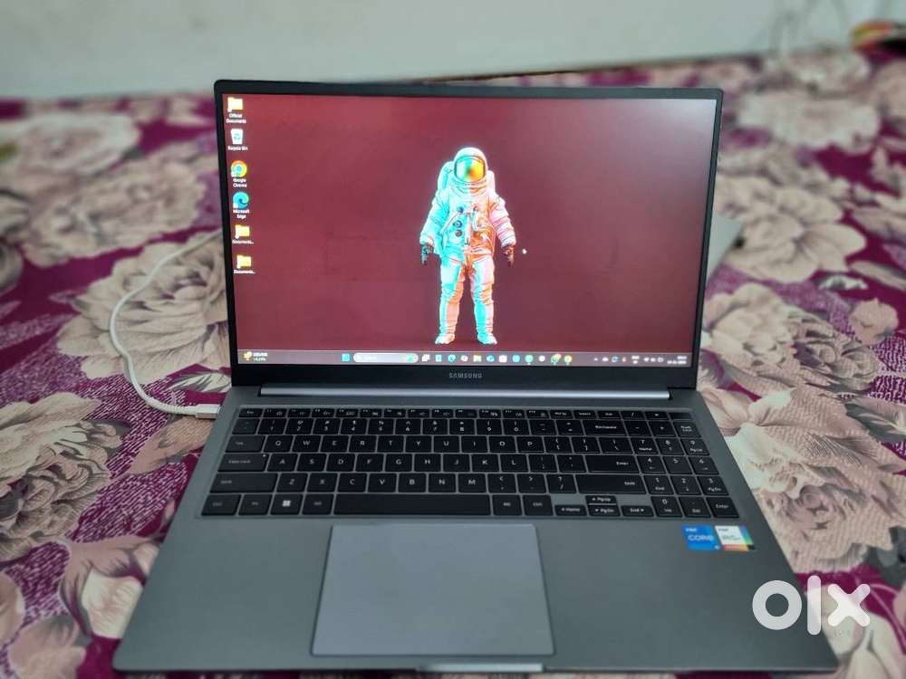 Selling my Samsung Galaxy Book 4 in mint, showroom-like condition.