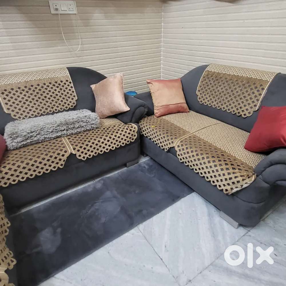 Set of 4 sofas including glass table