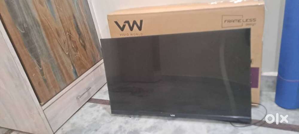 'VW' 1.5 yr used ANDROID Television 32 for sale - Janakpuri