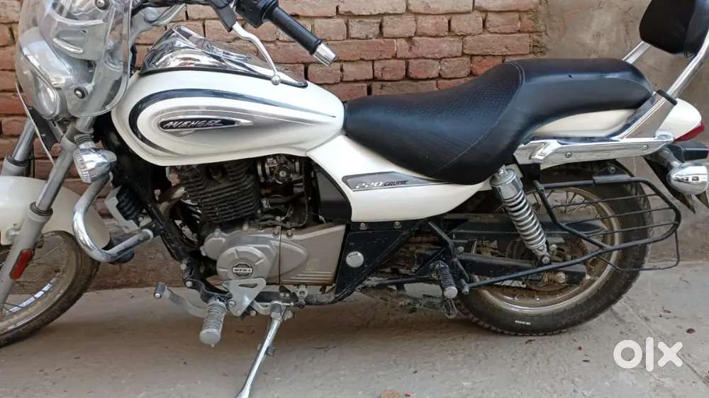 Avengers street 220 white