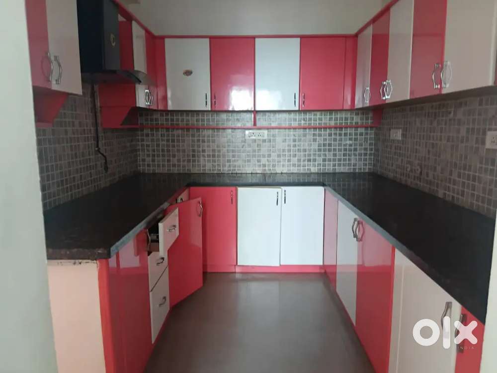 Arumbakkam Nr Vaishnava College 3 bhk, 1600 sqft RENT. High Rise Build
