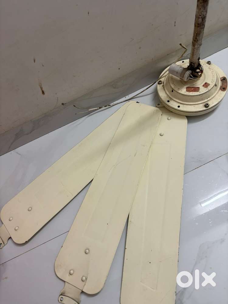 Fan Usha company..old but working and good quality