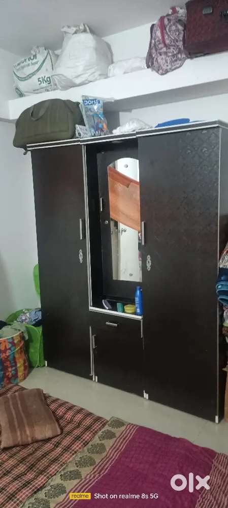 Bed  with 2 set Ward