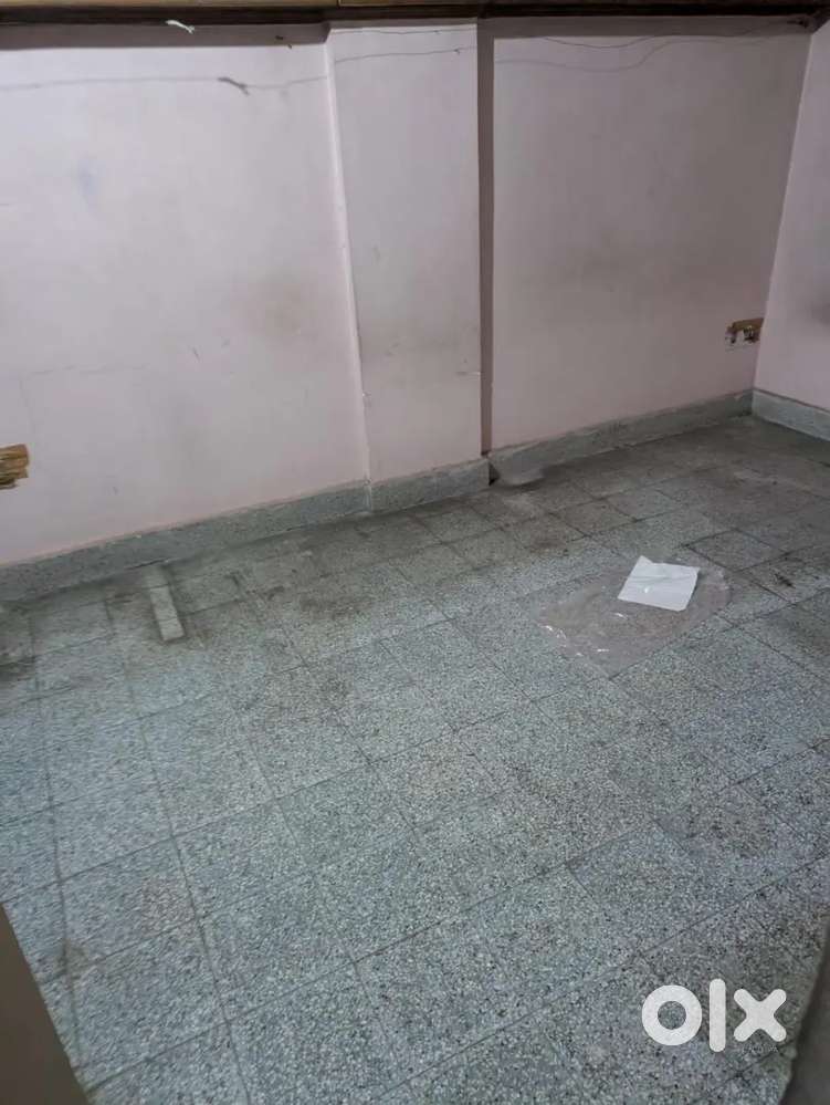 2 room vacant boring road panchmukhi  in 3bhk apartment only for girls